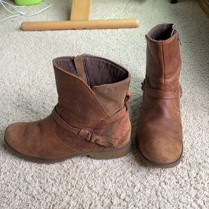 Teva Cove Distressed Leather Waterproof boots